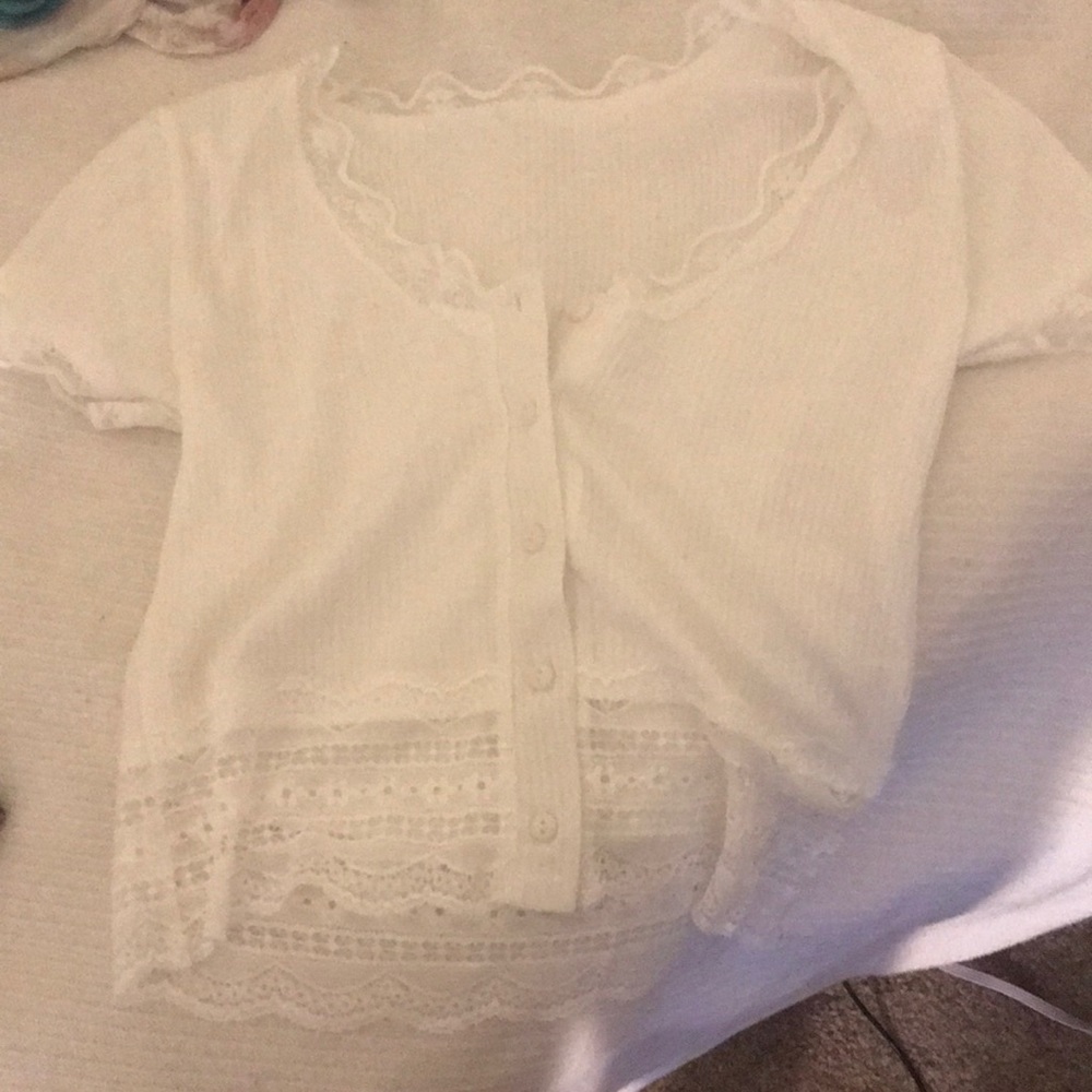 White lace cropped tshirt